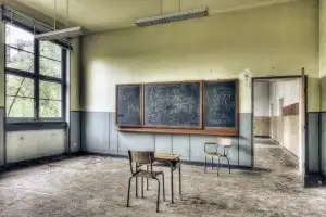 Sonhar com escola abandonada Sonhar com escola abandonada