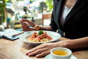 Sonhar que come macarrão Sonhar que come macarrão