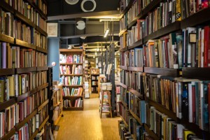 Sonhar com biblioteca vazia Sonhar com biblioteca vazia