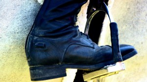 Sonhar com Estribo o que significado sonhar com Estribo