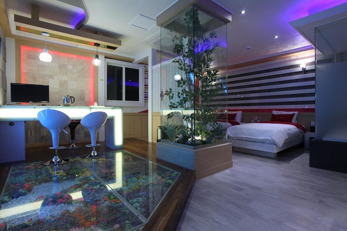Sonhar com traição em motel Sonhar com traição em motel: imagem de um quarto de motel
