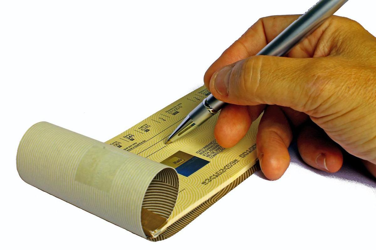 Sonhar com cheque preenchido Sonhar com cheque preenchido: imagem de um cheque preenchido