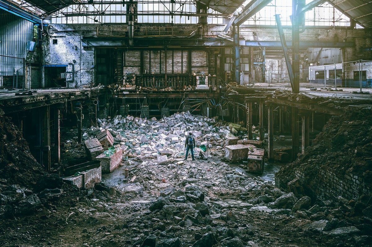 Sonhar com desabamento de um prédio Sonhar com desabamento de um prédio: imagem de uma construção desabada