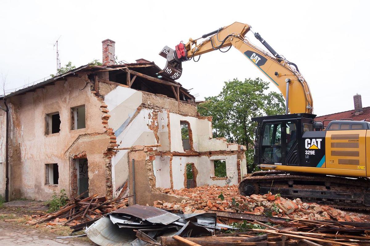 Sonhar com desabamento das paredes Sonhar com desabamento das paredes: imagem de uma construção desabada