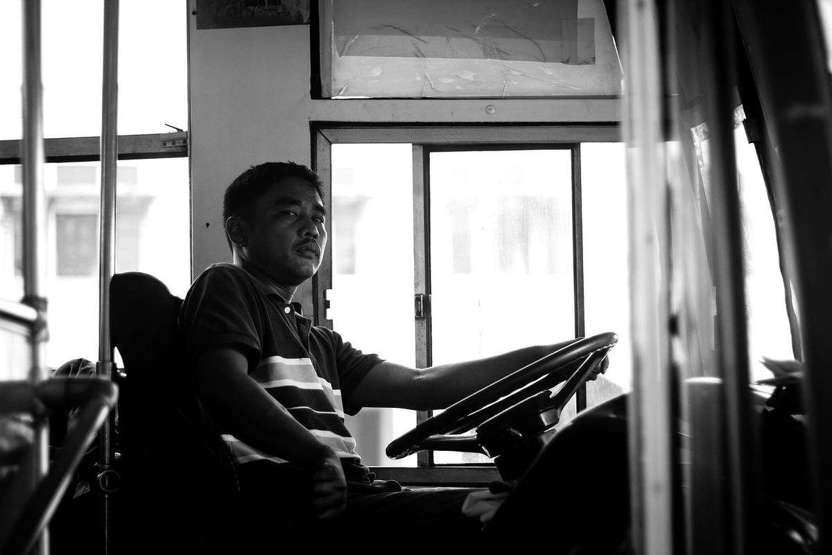 Sonhar que está dirigindo ônibus Dirigindo ônibus