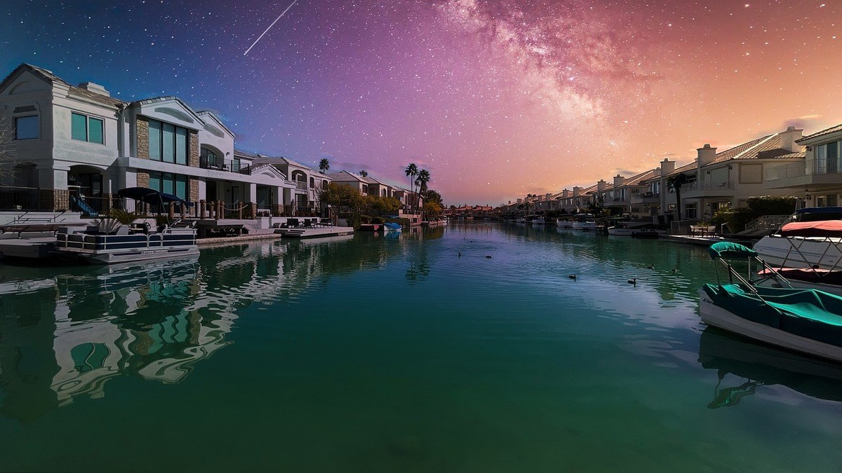 Sonhar com estrela cadente em uma noite clara: imagem de uma noite clara com estrelas cadentes